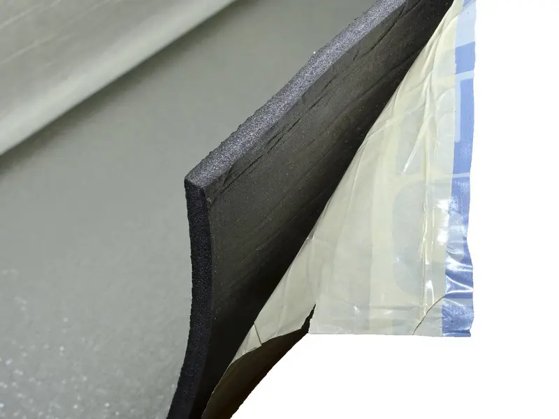 Isolontape — самоклеящийся вспененный полиэтилен для стыков и утепления